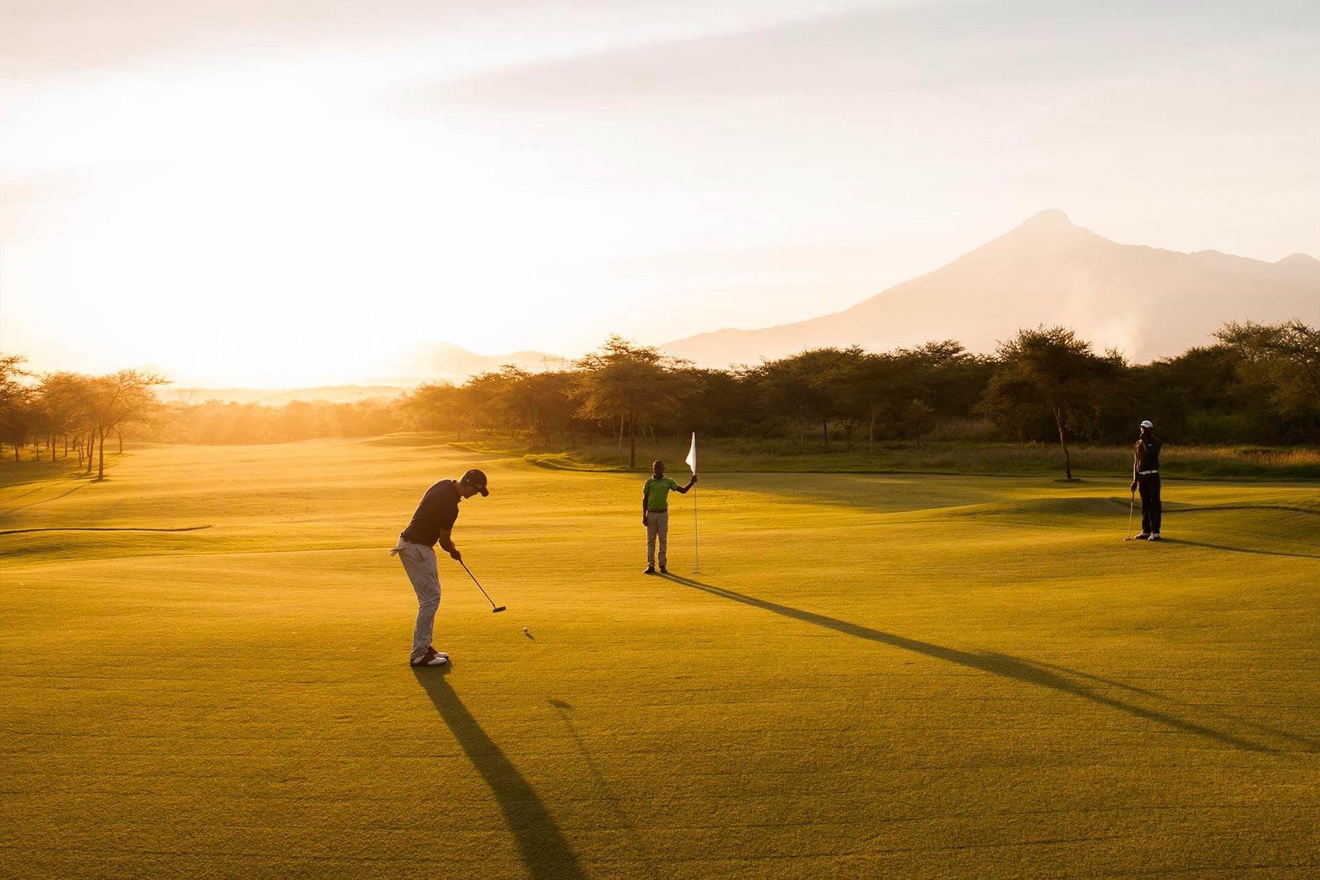  round of Golf on Kiligolf is an unforgettable and challenging journey through lush green meandering fairways, around streams and ponds, whilst skilfully avoiding Impala and Gazelle grazing on the green